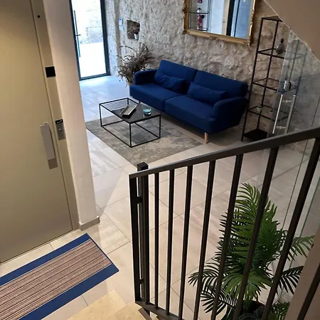 Lotus Apartment *